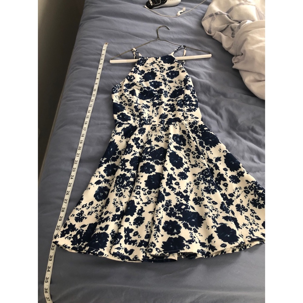 NAVY AND WHITE HIGH NECK FLORAL DRESSES SIZE SMALL